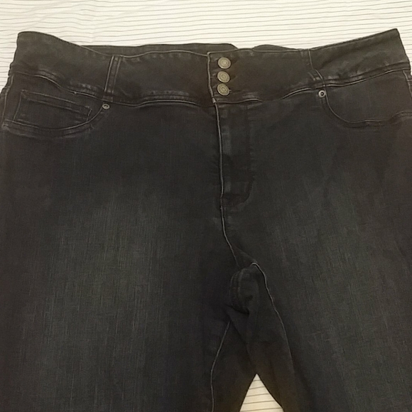 Maurices jeans 22w long - Picture 2 of 5